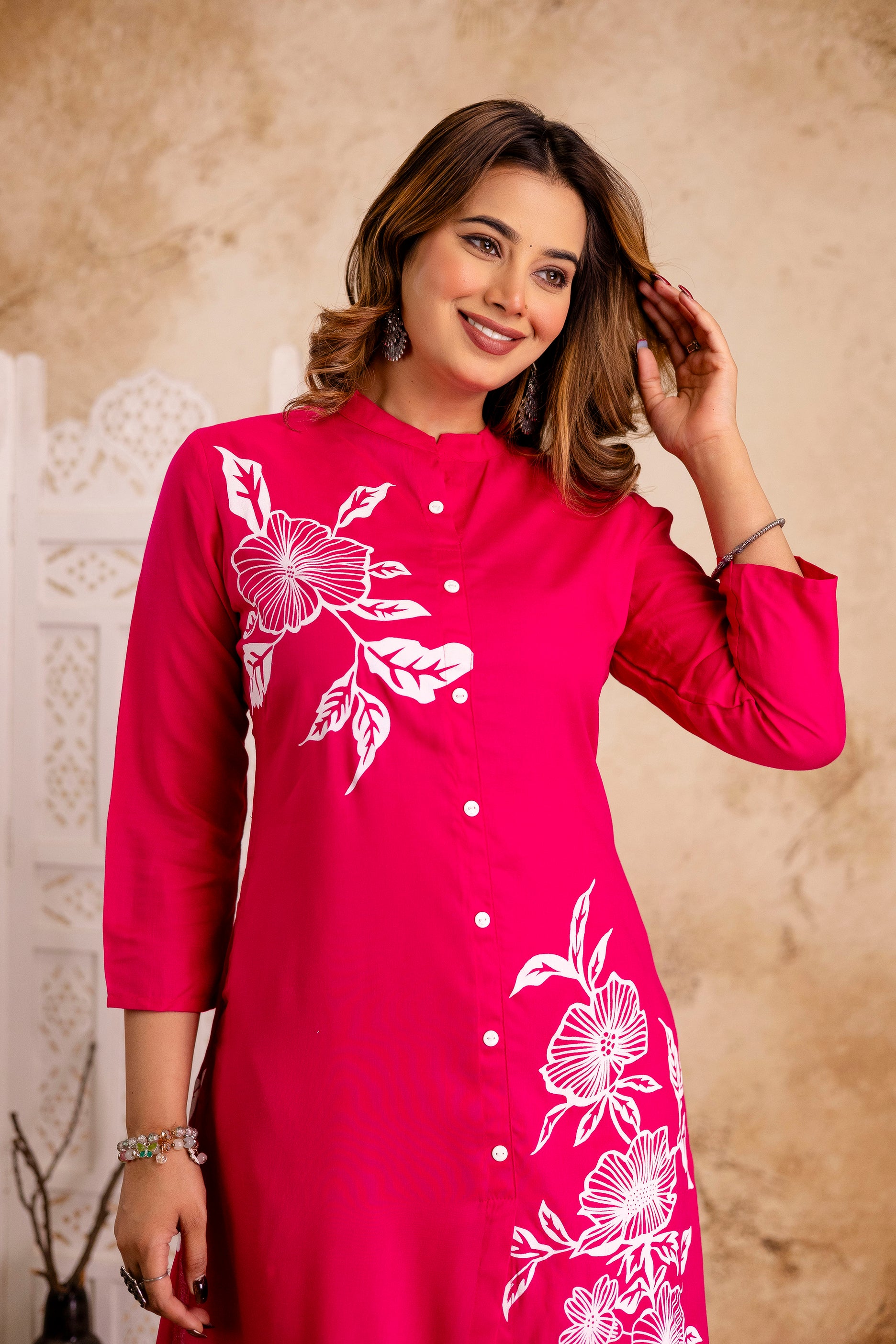 Elegant Rayon Kurta & Pant Set – Fuchsia with White Floral Print