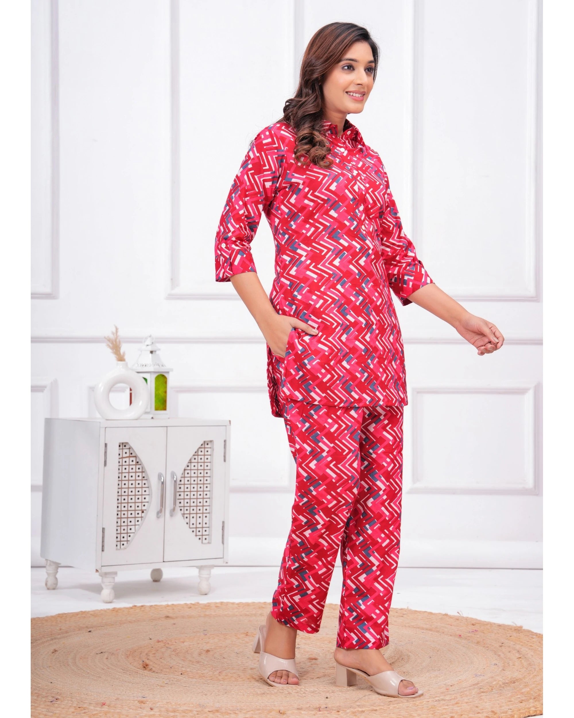 Red Geometric Print Cotton Kurti Pant Set for Women