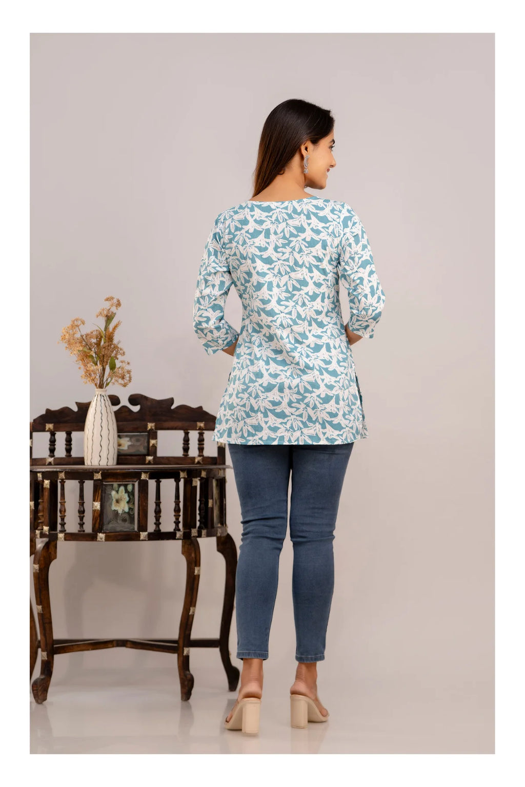 Women’s Blue Floral Print Straight Kurti Top