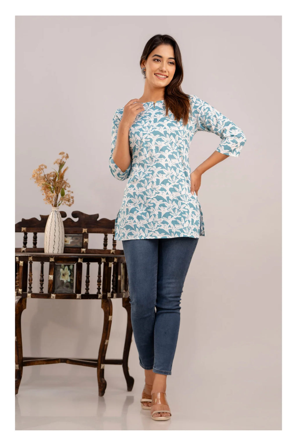 Women’s Blue Floral Print Straight Kurti Top