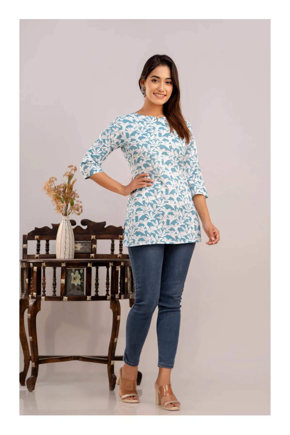 Women’s Blue Floral Print Straight Kurti Top